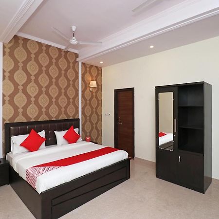 Capital O Hotel Royal Inn Near Gomti Riverfront Park Lucknow Exterior foto