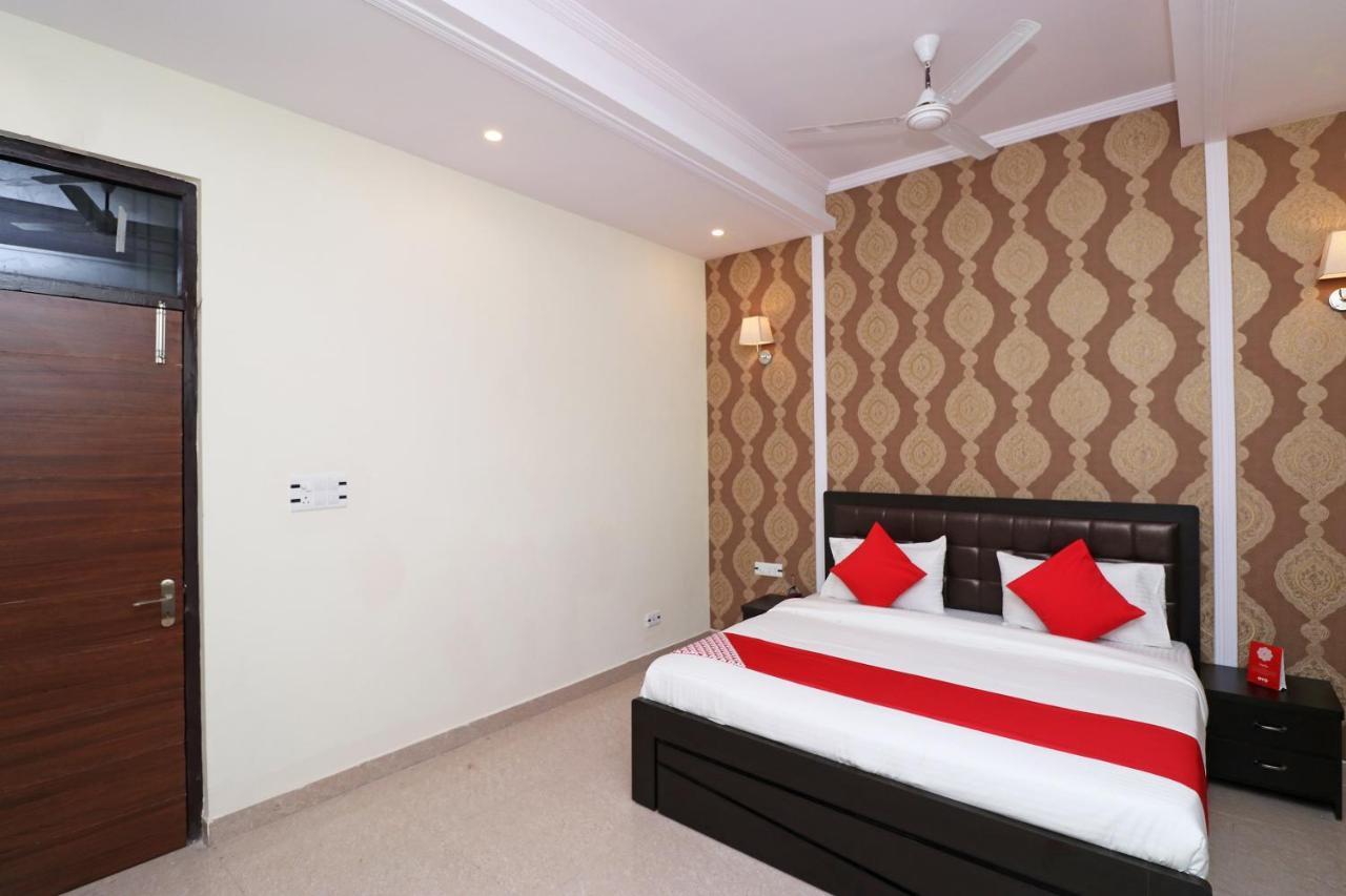Capital O Hotel Royal Inn Near Gomti Riverfront Park Lucknow Exterior foto