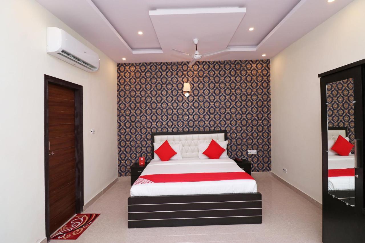 Capital O Hotel Royal Inn Near Gomti Riverfront Park Lucknow Exterior foto