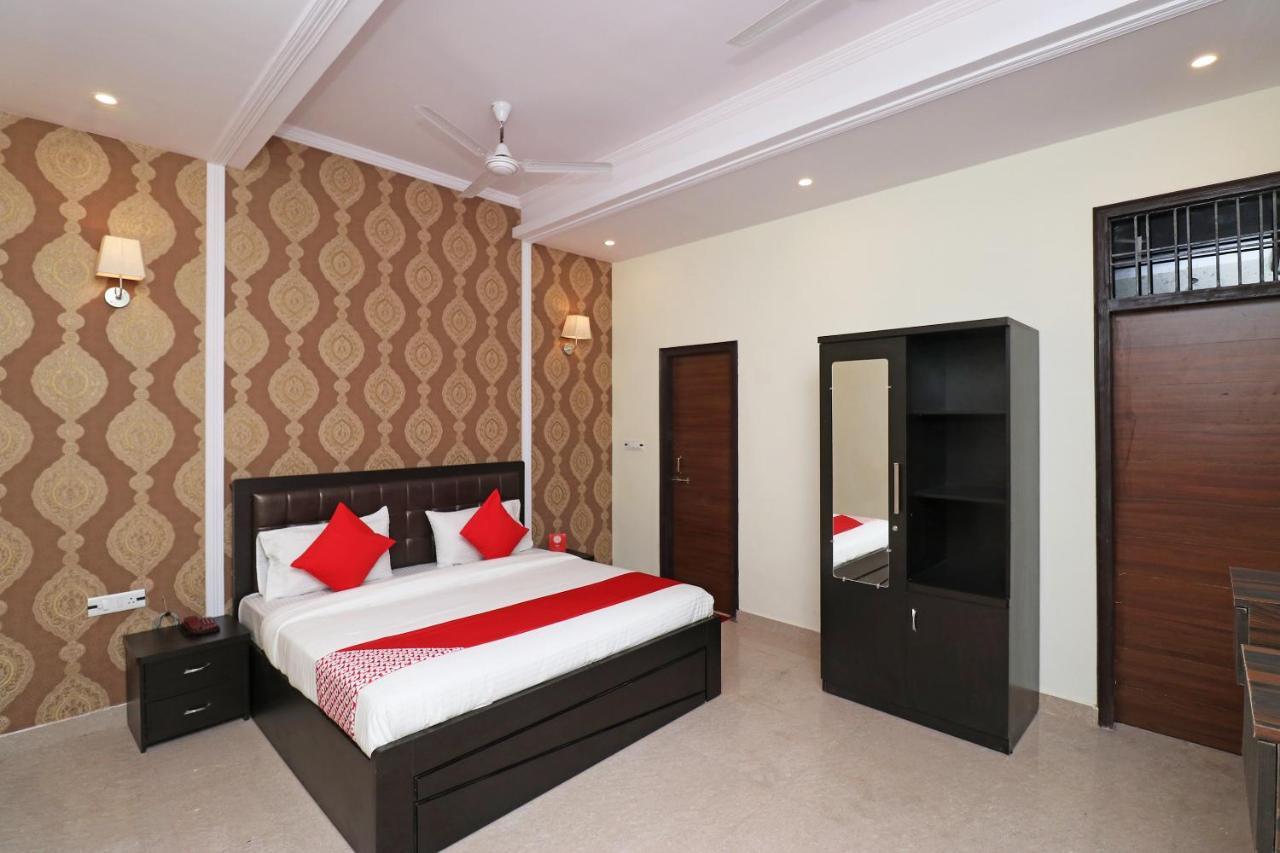 Capital O Hotel Royal Inn Near Gomti Riverfront Park Lucknow Exterior foto